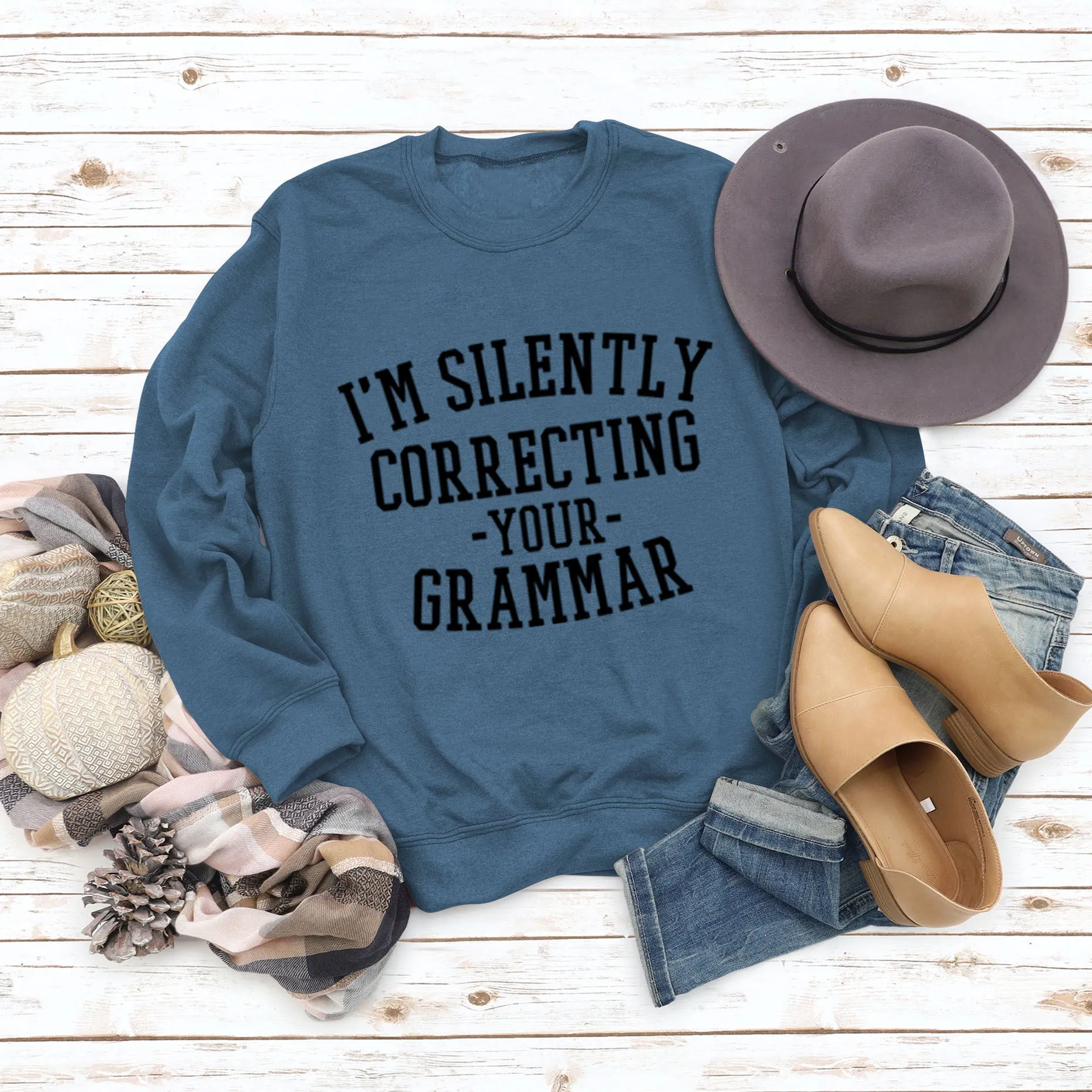 I'M SILENTLY CORRECTING YOUR LETTER LONG-SLEEVED SWEATSHIRT WOMAN