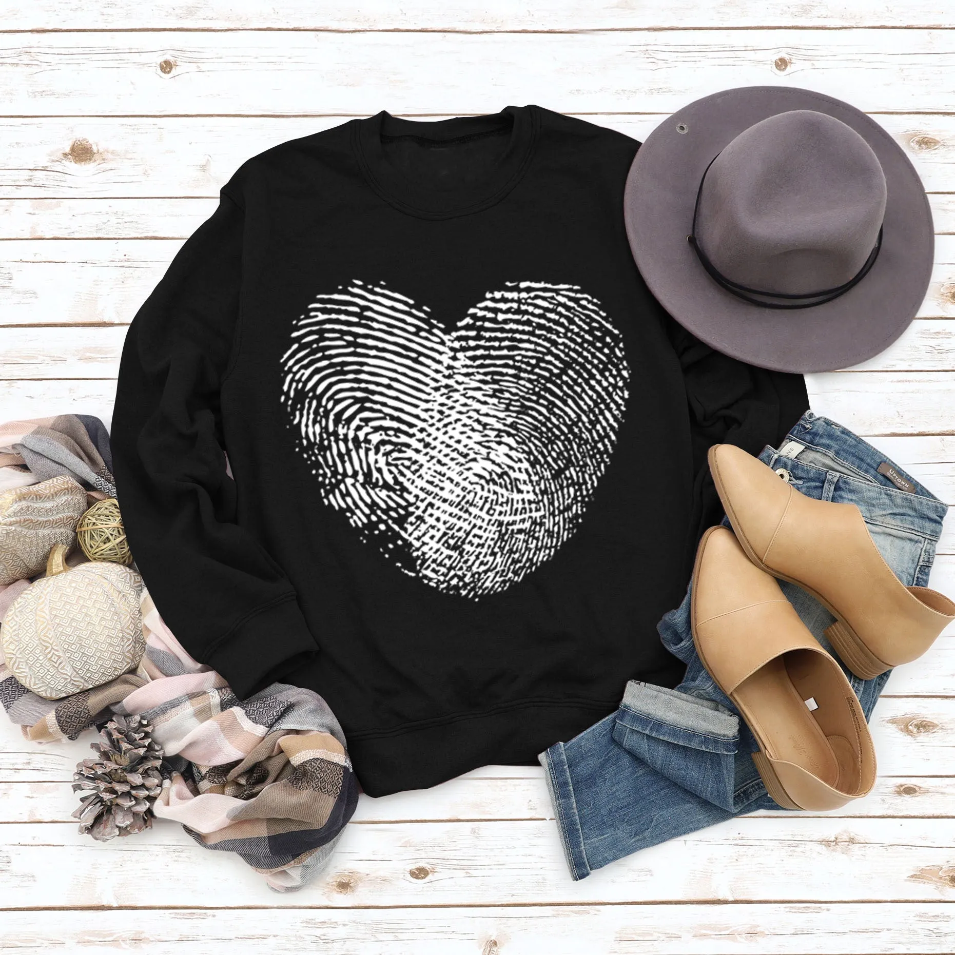 Loose Valentine's Day Women's Love Heart Print Sweatshirt